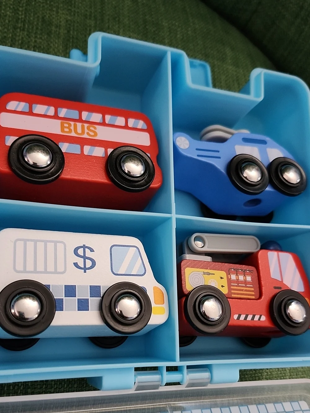 Gigglescape Wooden Kids Vehicle Toy Set with Carry Case - Blue